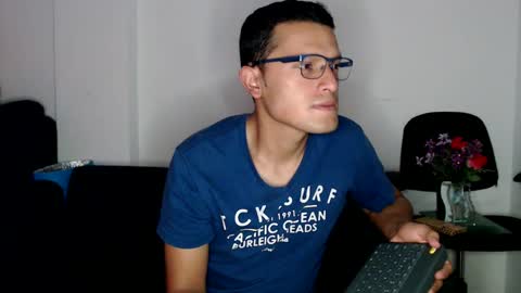 Manu online show from December 12, 4:37 am