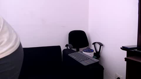 Manu online show from September 15, 7:58 pm