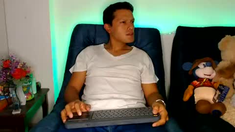 Snapshot of littledicklatin chatting on July 16, 2:50 am Manu online show from July 16, 2:50 am
