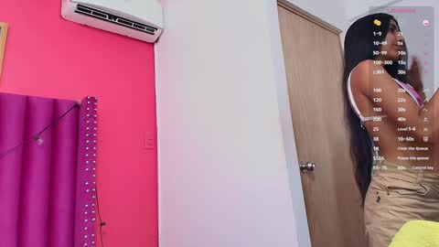 Snapshot of littlee_emilyy_ chatting on January 31, 2:58 am Emily  online show from January 31, 2:58 am