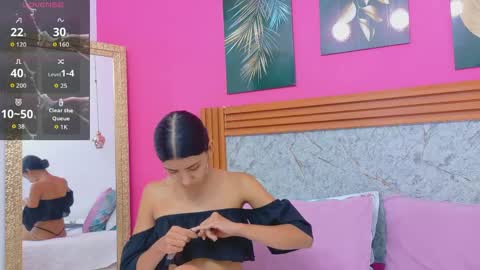 Snapshot of littlee_emilyy_ chatting on April 17, 1:03 pm Emily online show from April 17, 1:03 pm