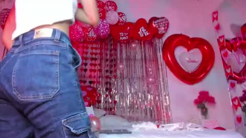 littlee_emma_ online show from February 15, 12:15 am