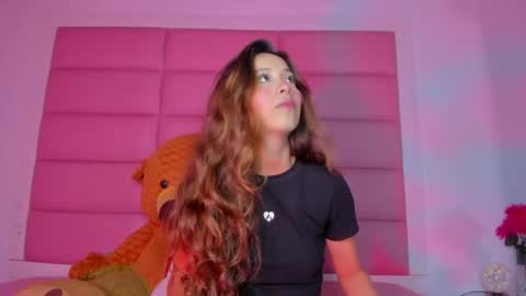 littlee_emma_ online show from February 26, 3:32 am