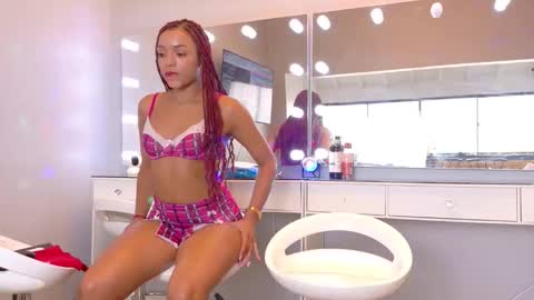 Snapshot of littlejennifer18 chatting on April 18, 7:58 pm Tip us ask our names online show from April 18, 7:58 pm