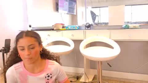 Snapshot of littlejennifer18 chatting on April 29, 8:59 pm Tip us ask our names online show from April 29, 8:59 pm