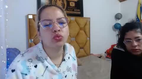 Snapshot of littlejules25 chatting on February 19, 10:22 am littlejules25 online show from February 19, 10:22 am