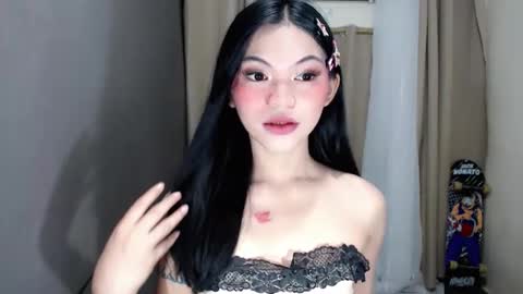littlelace_ online show from April 12, 10:59 pm