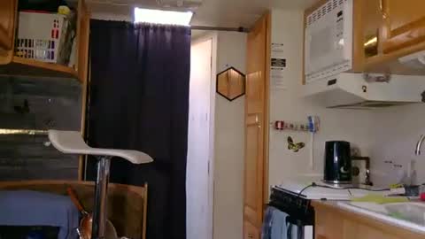 Snapshot of littleleo96 chatting on March 7, 10:07 pm littleleo96 online show from March 7, 10:07 pm