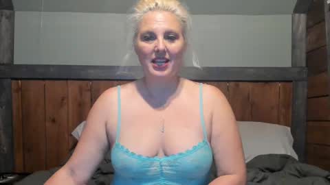 lisanixs online show from March 8, 3:45 pm