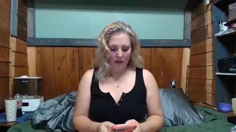 lisanixs online show from April 7, 4:07 pm