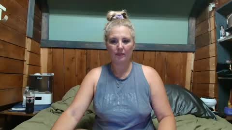 lisanixs online show from July 10, 4:42 pm