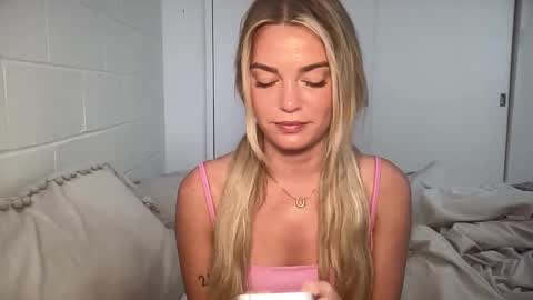 Marciabrady online show from February 25, 10:07 pm