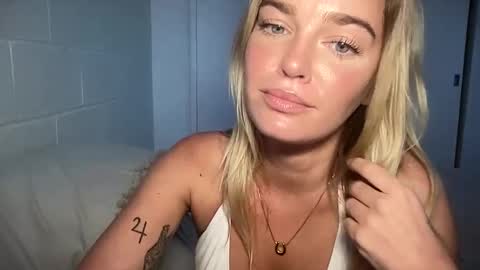 Marciabrady online show from March 3, 10:52 pm