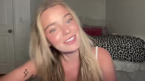 Marciabrady online show from September 17, 8:32 pm