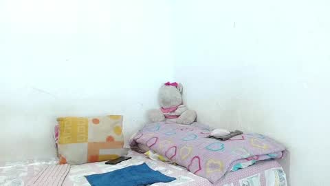 Snapshot of littlemia_777 chatting on December 25, 10:59 pm  Mia online show from December 25, 10:59 pm