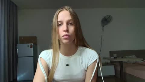 Snapshot of littlemolly1 chatting on September 12, 10:15 am Little Molly online show from September 12, 10:15 am