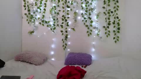 Snapshot of littlemoonx chatting on May 24, 1:54 am Moon online show from May 24, 1:54 am