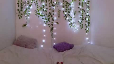 Snapshot of littlemoonx chatting on June 14, 9:06 pm Moon online show from June 14, 9:06 pm