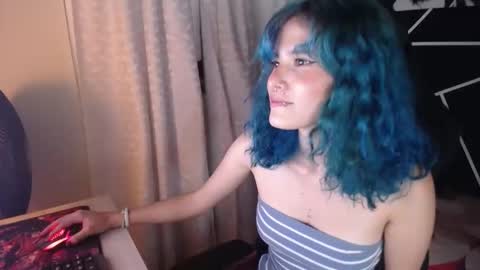 Snapshot of littlenami_ chatting on September 26, 12:58 am LAUREN online show from September 26, 12:58 am