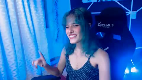 Snapshot of littlenami_ chatting on October 2, 12:50 am LAUREN online show from October 2, 12:50 am