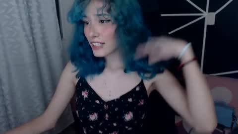 Snapshot of littlenami_ chatting on October 10, 11:37 pm LAUREN online show from October 10, 11:37 pm