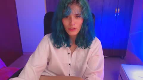 Snapshot of littlenami_ chatting on October 14, 2:01 am LAUREN online show from October 14, 2:01 am