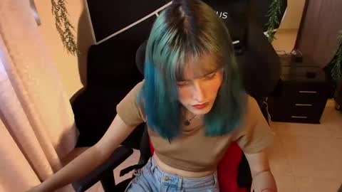 Snapshot of littlenami_ chatting on November 10, 7:46 pm LAUREN online show from November 10, 7:46 pm