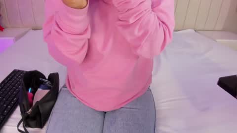 im olivia IG littleolivia01 online show from January 25, 1:30 pm