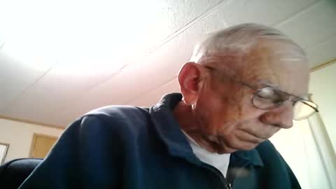 Snapshot of littleone6 chatting on January 13, 12:45 pm Littleone 6 online show from January 13, 12:45 pm