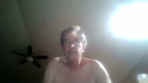 Snapshot of littlepetey17 chatting on November 18, 3:01 am littlepetey17 online show from November 18, 3:01 am