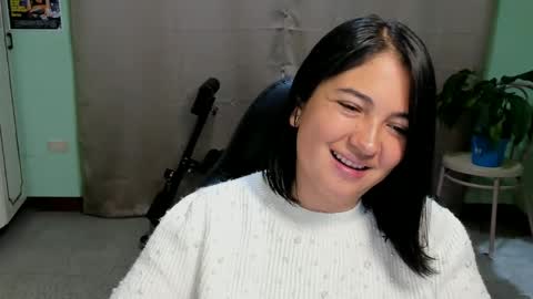 Snapshot of littleprety6969 chatting on October 15, 6:35 am Mia  Wednesday to Sunday 730 am to 1030 am Colombian Hour D online show from October 15, 6:35 am