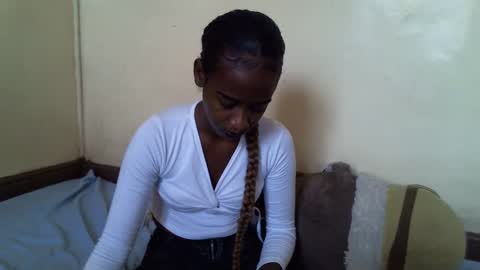 littlesandie online show from February 14, 5:51 am