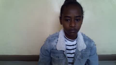 littlesandie online show from November 1, 5:53 am