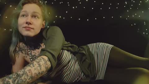 Niki  free tg channel with some photos gifs and info about streams  online show from December 15, 1:59 pm