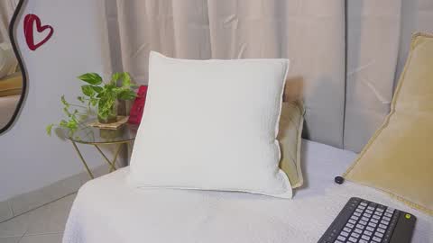 littletammy_ online show from December 13, 7:53 pm