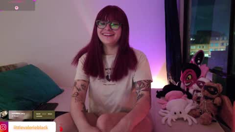 Snapshot of littlevalerie chatting on May 29, 1:25 am Valerie online show from May 29, 1:25 am
