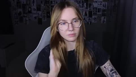 Snapshot of littlevildevil chatting on May 26, 7:59 am Eliana online show from May 26, 7:59 am
