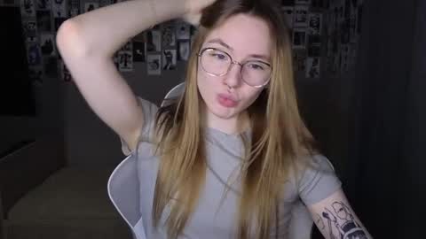 Snapshot of littlevildevil chatting on May 29, 7:39 am Eliana online show from May 29, 7:39 am