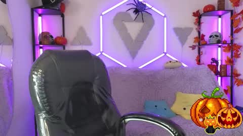 littlevixen18 online show from October 30, 6:52 pm