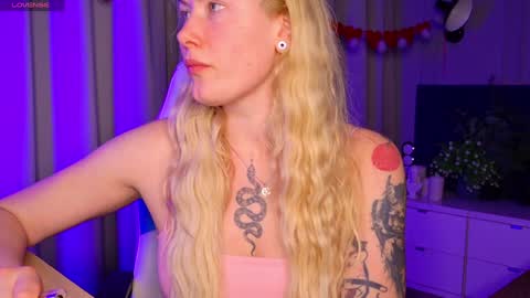 Liv 3 online show from February 5, 8:04 pm