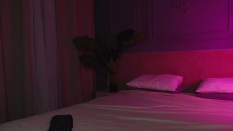 Liv 3 online show from December 3, 2:48 pm