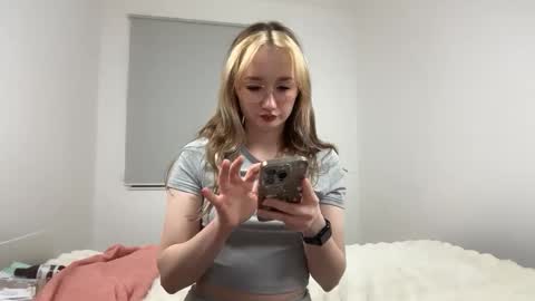 Snapshot of livialachowski chatting on February 3, 11:10 pm Livia Lachowski online show from February 3, 11:10 pm