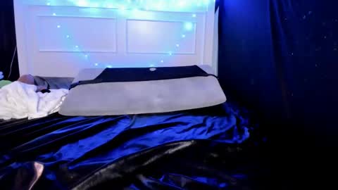 Snapshot of livinsubspace chatting on February 15, 4:25 am Liv online show from February 15, 4:25 am