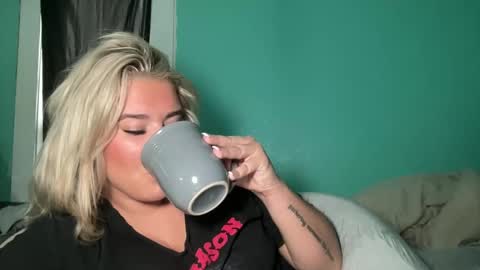 Snapshot of livvymack chatting on October 7, 3:09 pm Livvy online show from October 7, 3:09 pm