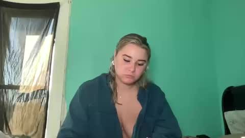 Snapshot of livvymack chatting on October 10, 2:05 pm Livvy online show from October 10, 2:05 pm