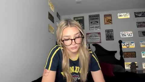 Livvy online show from November 19, 4:23 am