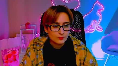 Snapshot of lixeluna chatting on April 19, 6:24 am LixeLuna online show from April 19, 6:24 am