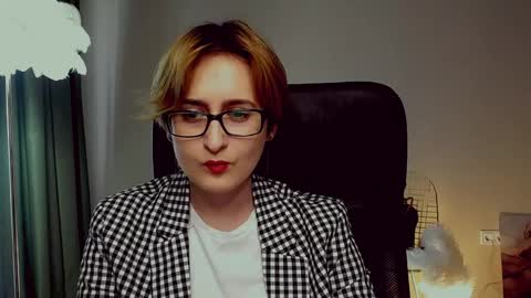 Snapshot of lixeluna chatting on May 21, 6:31 am LixeLuna online show from May 21, 6:31 am