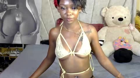Snapshot of liyahs_lair chatting on February 26, 3:10 am liyah online show from February 26, 3:10 am