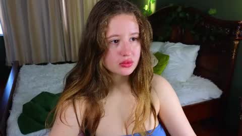 Snapshot of liza_mur chatting on June 25, 11:37 am your love online show from June 25, 11:37 am
